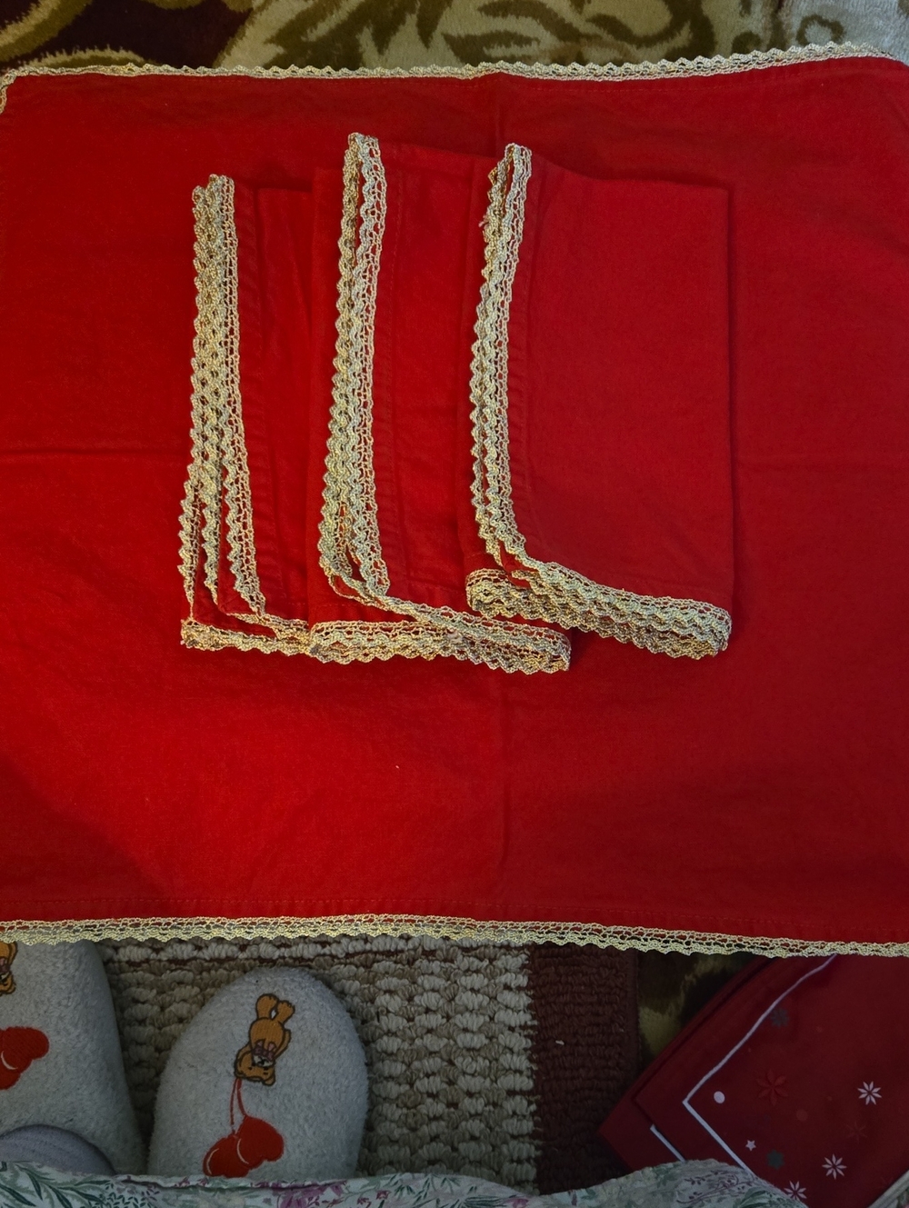 Red  Gold Lace-Trim Napkins Set